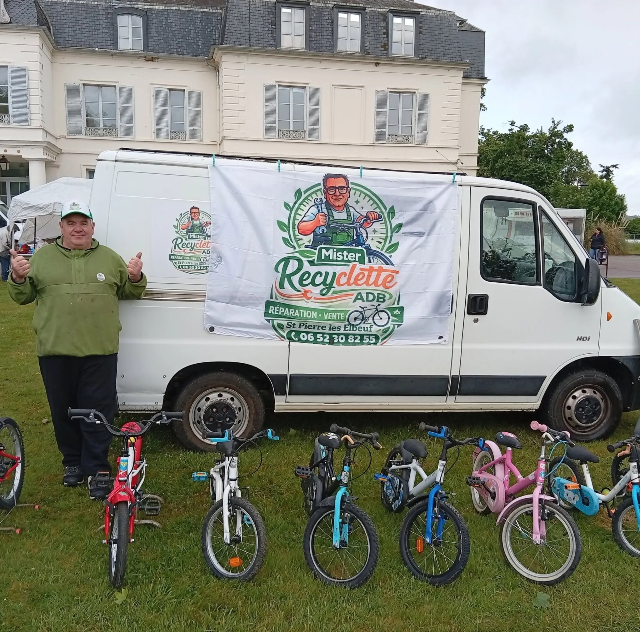 Vélos et véhicule Mister Recyclette ADB